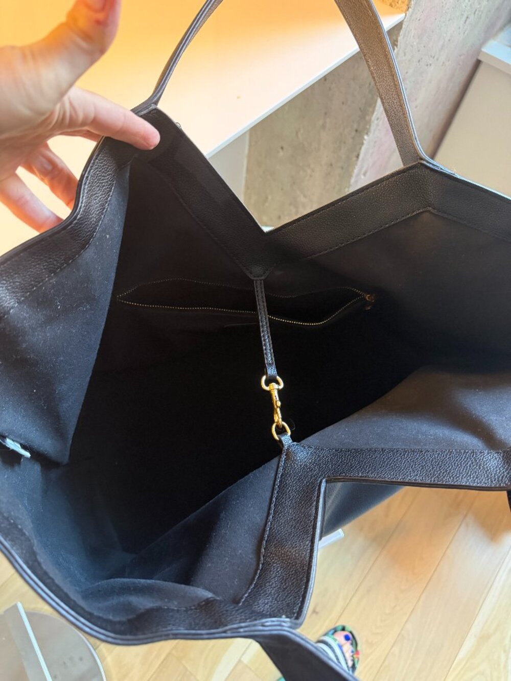Designer Style tote - Picture 8 of 11